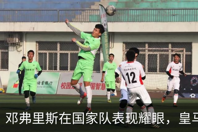邓弗里斯在国家队表现耀眼，皇马右后卫选择依旧艰难